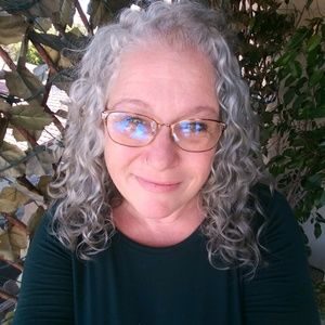 Meet your Posher, Lora